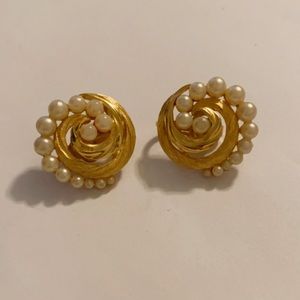 Signed Vintage Trifari Swirl Pearl Earrings